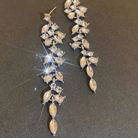 Rhinestone Decor Drop Earrings - Picture 2 of 4
